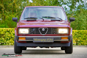 Alfa-Romeo-Alfetta-2000-Trintignant-1984-Rosso-Veneziano-AR537-01