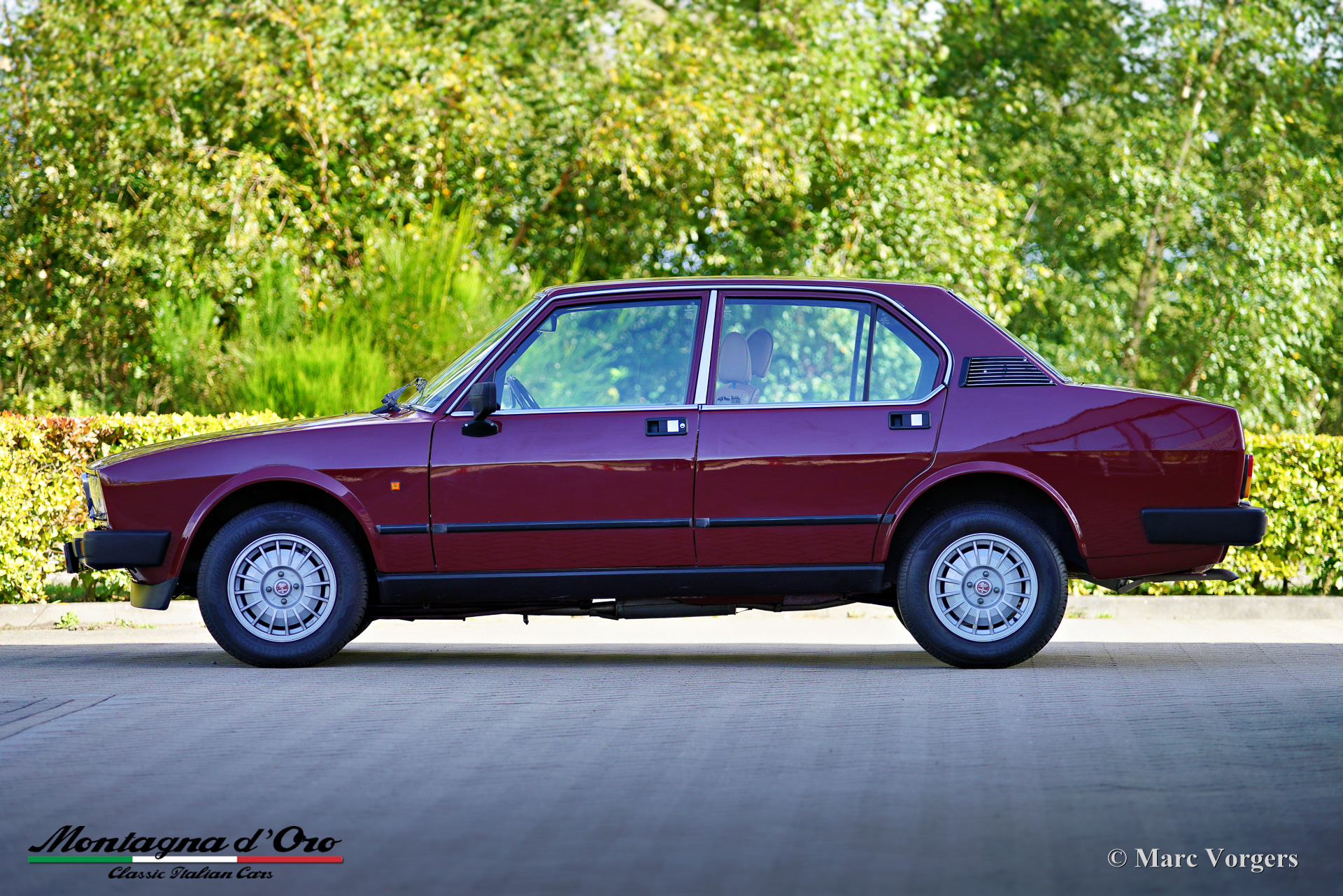 Alfa-Romeo-Alfetta-2000-Trintignant-1984-Rosso-Veneziano-AR537-02