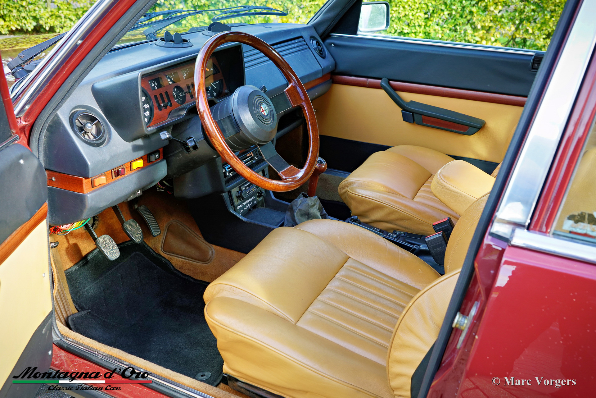 Alfa-Romeo-Alfetta-2000-Trintignant-1984-Rosso-Veneziano-AR537-05