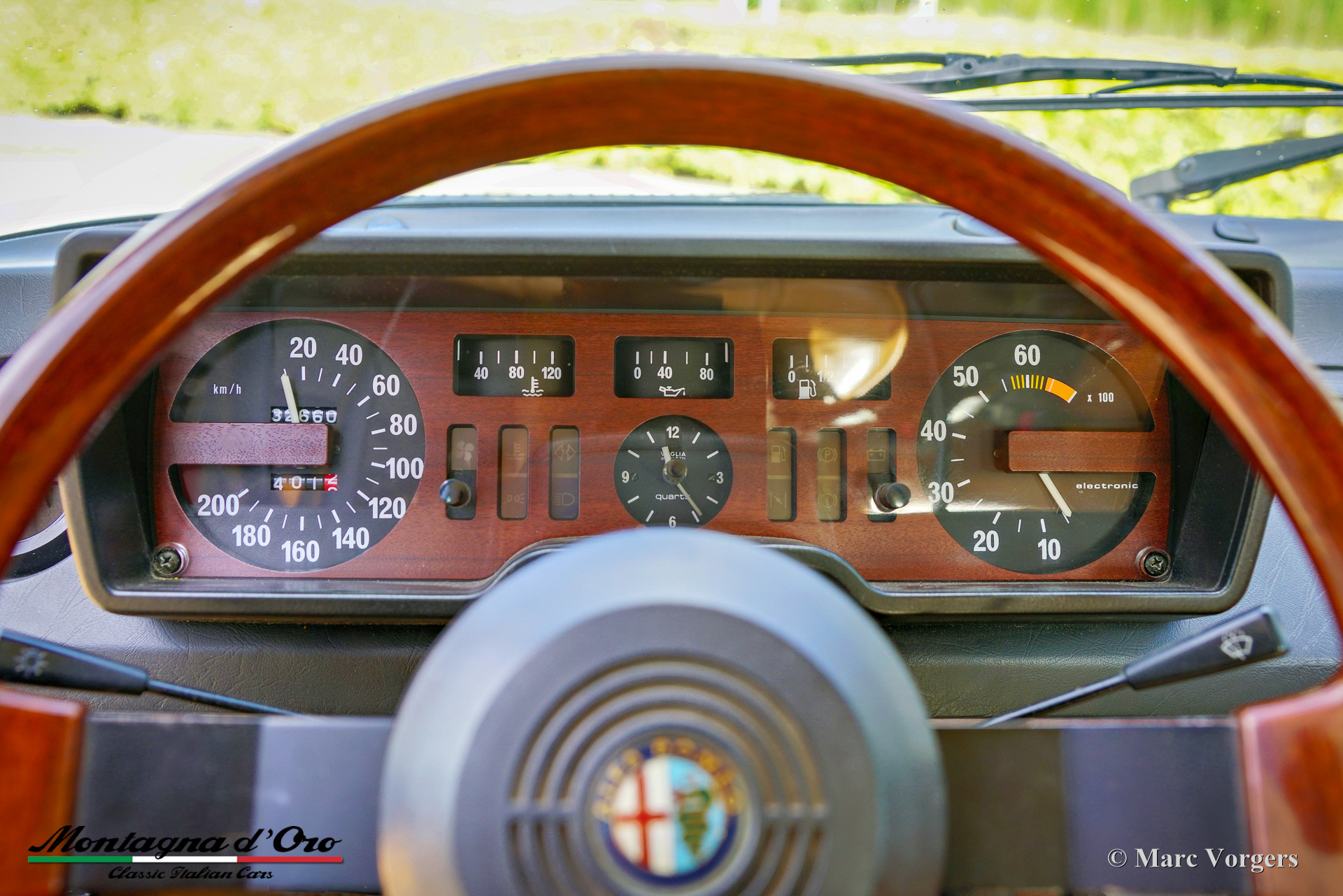 Alfa-Romeo-Alfetta-2000-Trintignant-1984-Rosso-Veneziano-AR537-06
