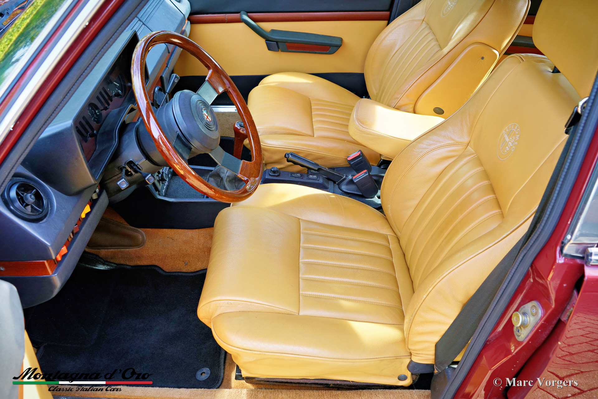 Alfa-Romeo-Alfetta-2000-Trintignant-1984-Rosso-Veneziano-AR537-07