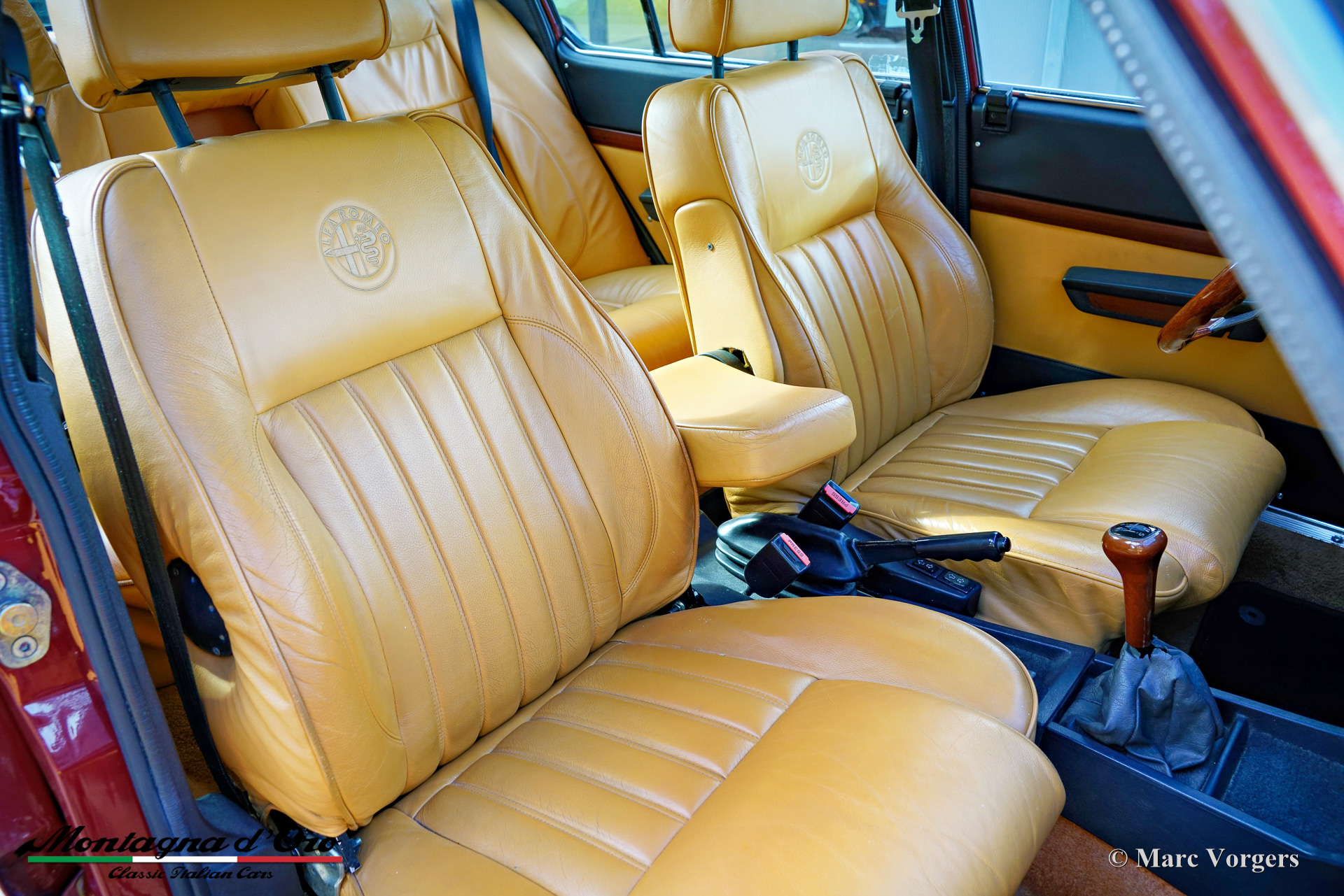 Alfa-Romeo-Alfetta-2000-Trintignant-1984-Rosso-Veneziano-AR537-13