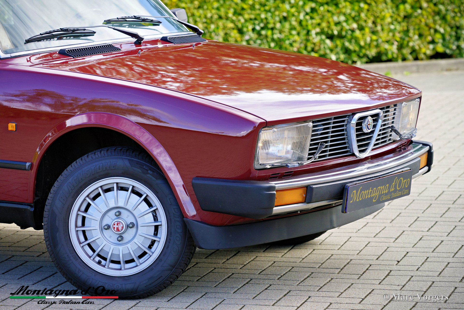 Alfa-Romeo-Alfetta-2000-Trintignant-1984-Rosso-Veneziano-AR537-18
