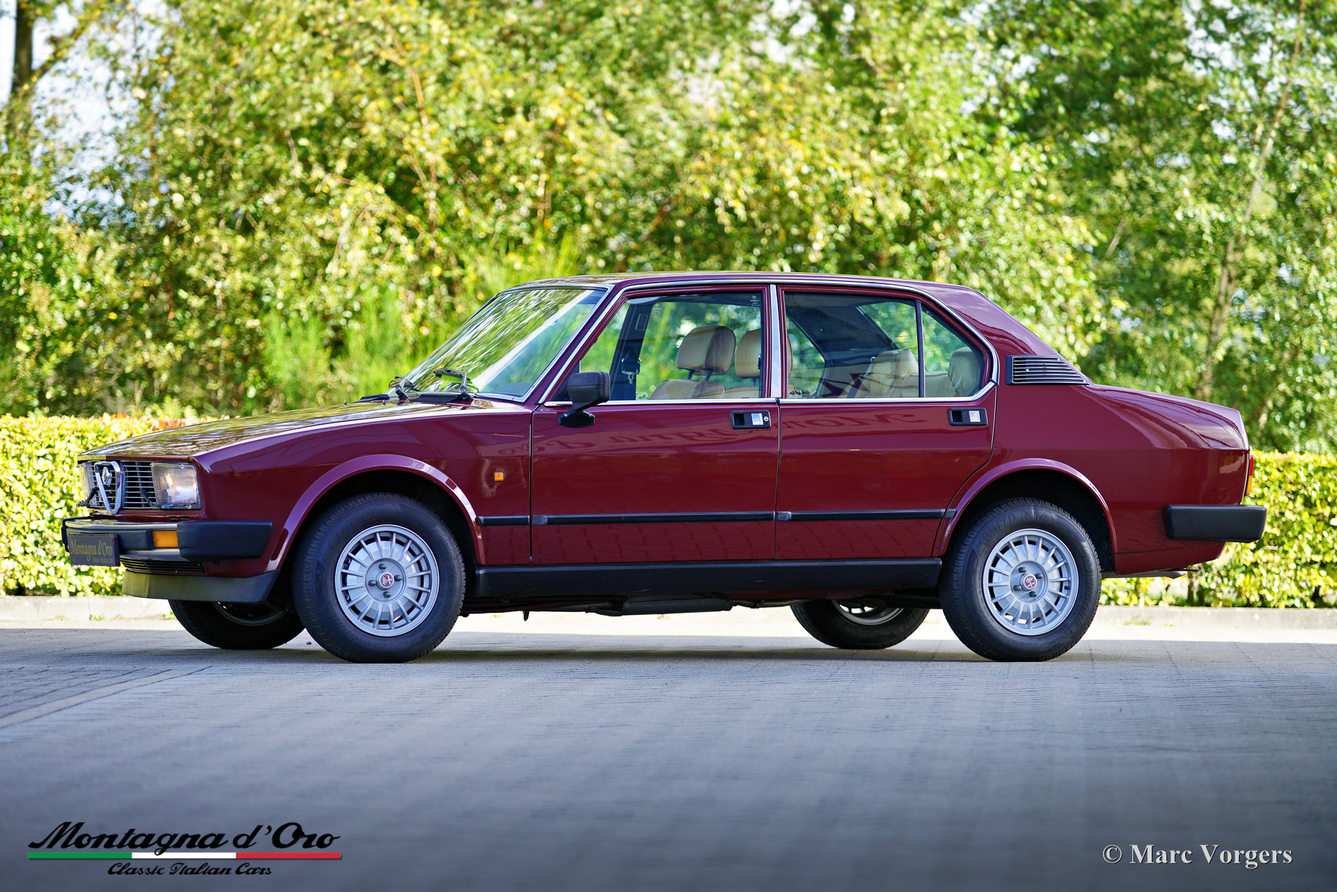 Alfa-Romeo-Alfetta-2000-Trintignant-1984-Rosso-Veneziano-AR537-23