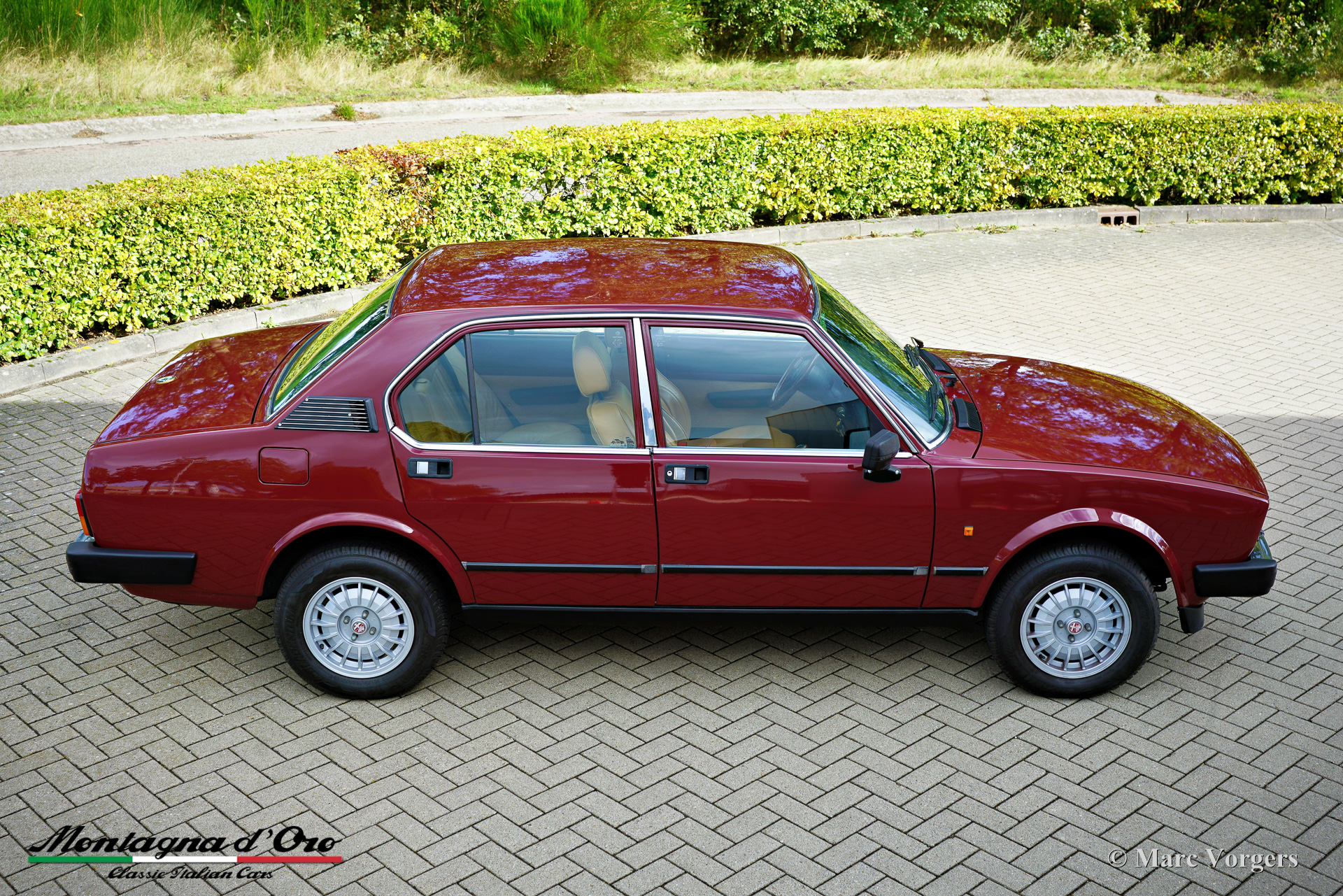 Alfa-Romeo-Alfetta-2000-Trintignant-1984-Rosso-Veneziano-AR537-24