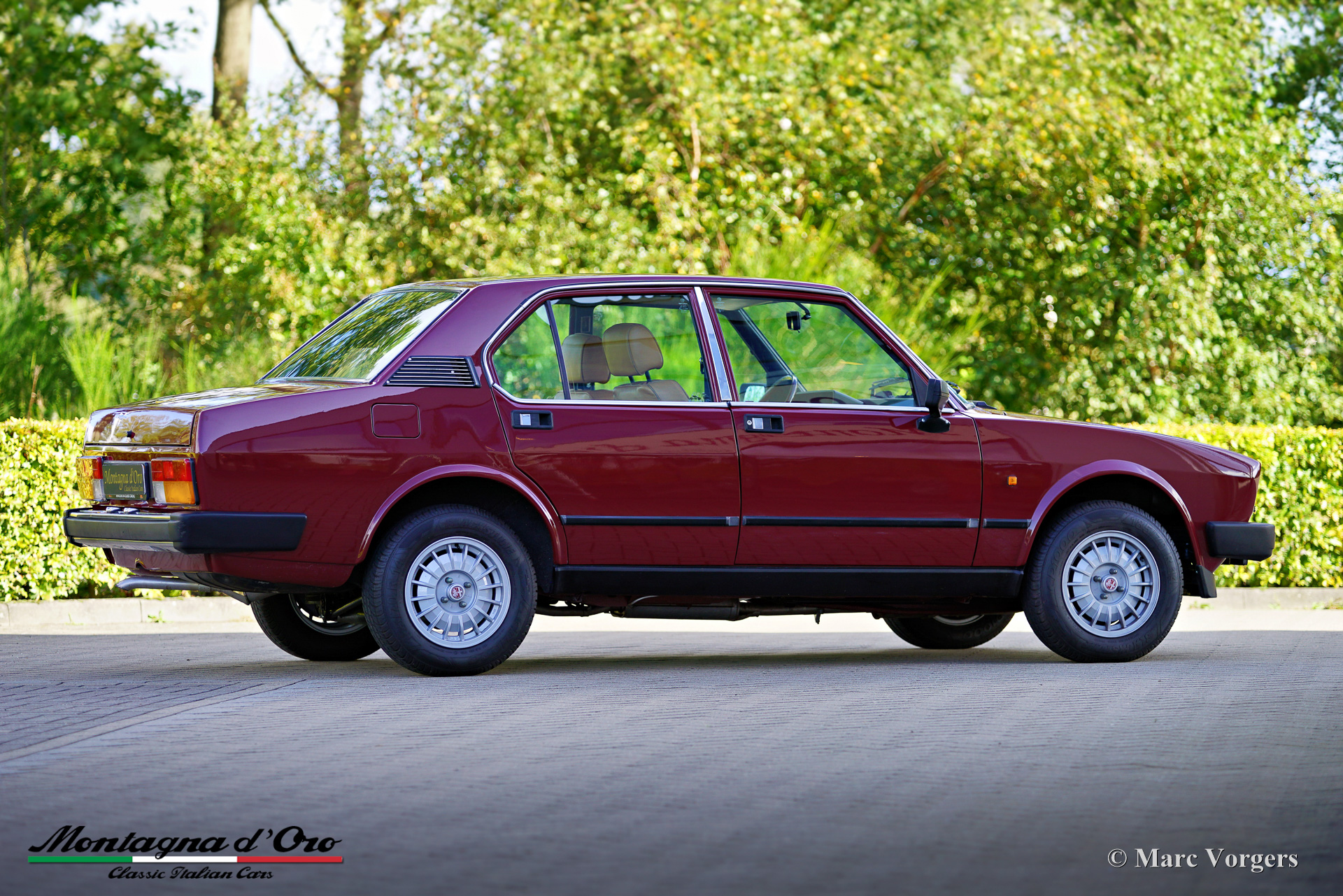 Alfa-Romeo-Alfetta-2000-Trintignant-1984-Rosso-Veneziano-AR537-25