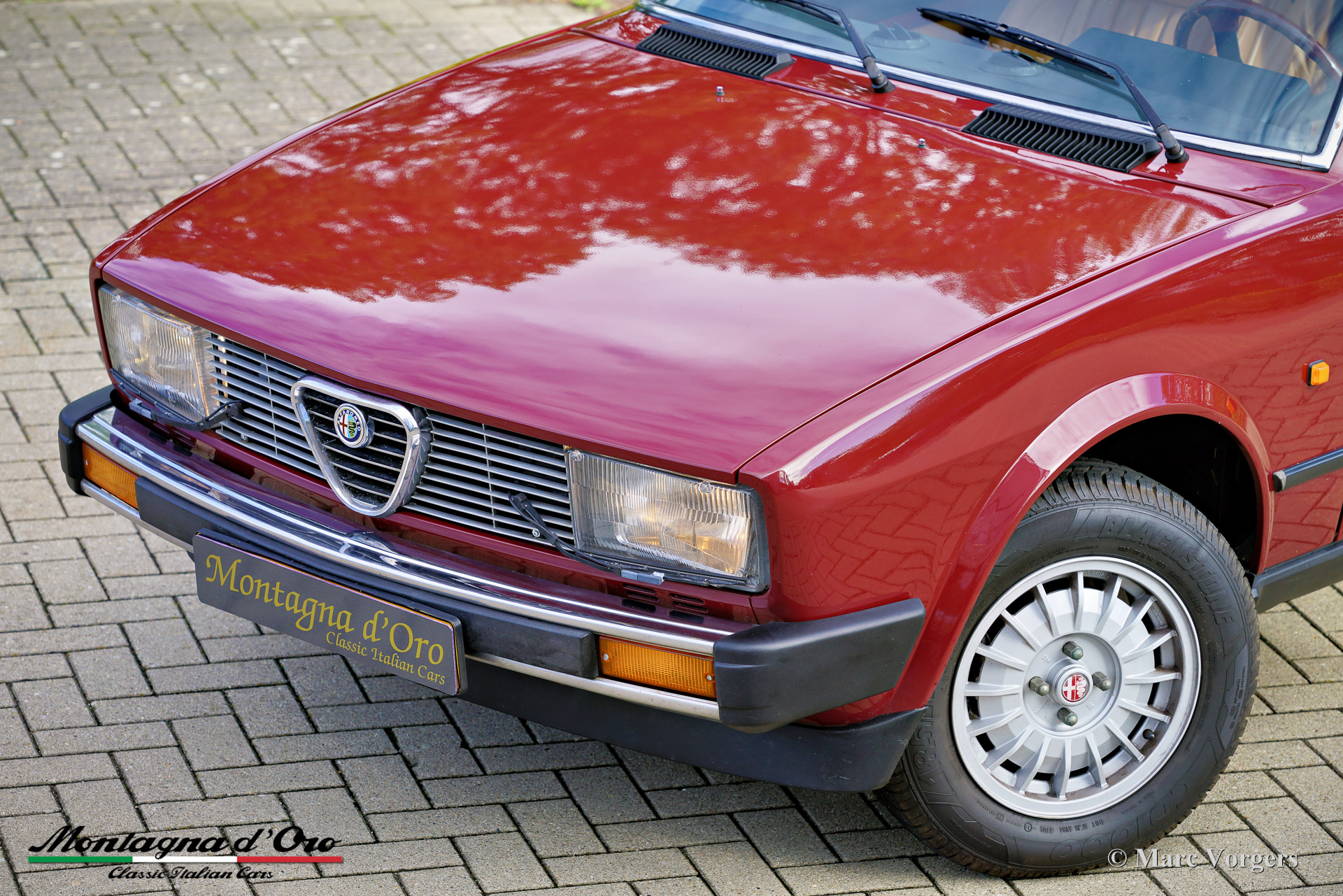 Alfa-Romeo-Alfetta-2000-Trintignant-1984-Rosso-Veneziano-AR537-26