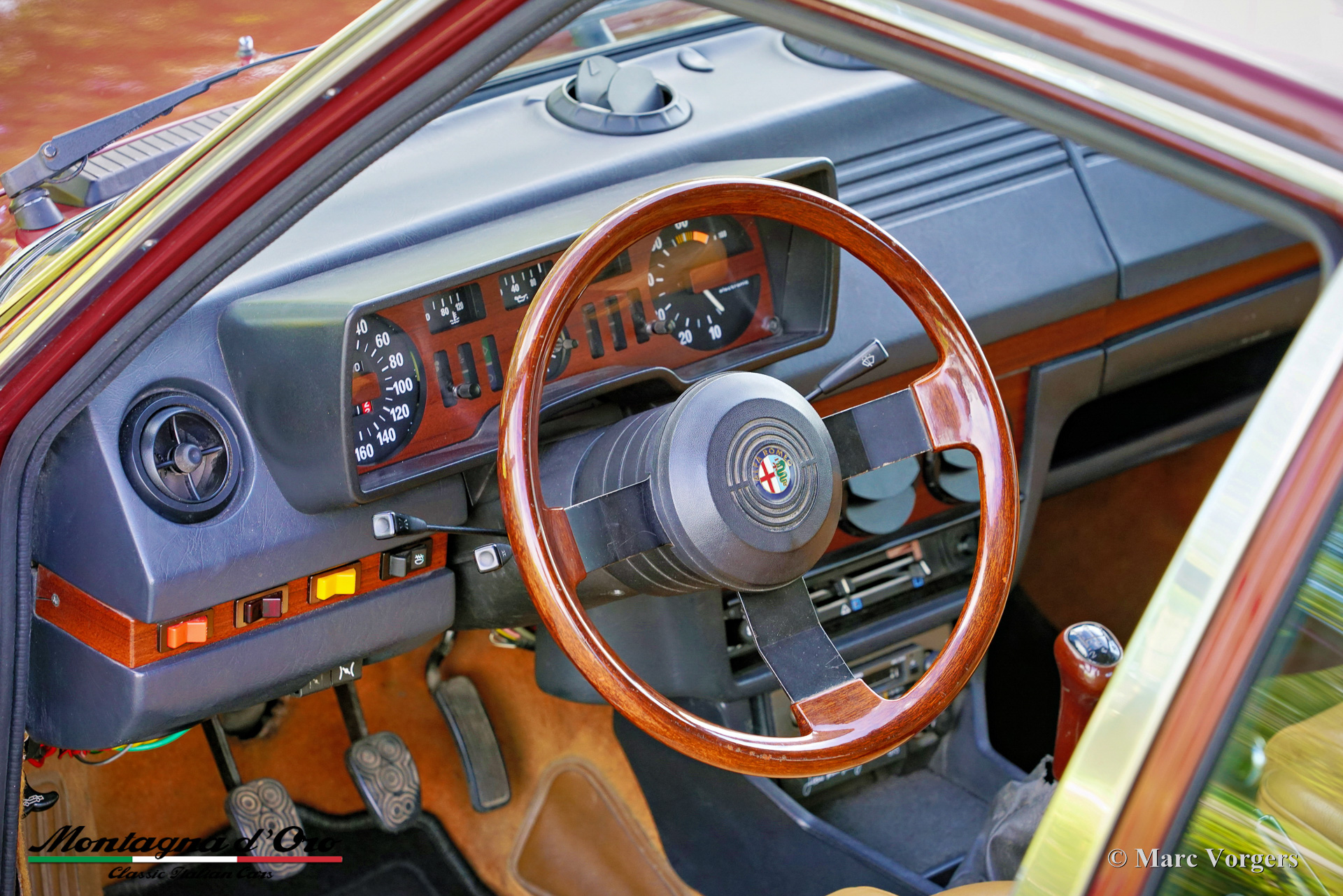 Alfa-Romeo-Alfetta-2000-Trintignant-1984-Rosso-Veneziano-AR537-31