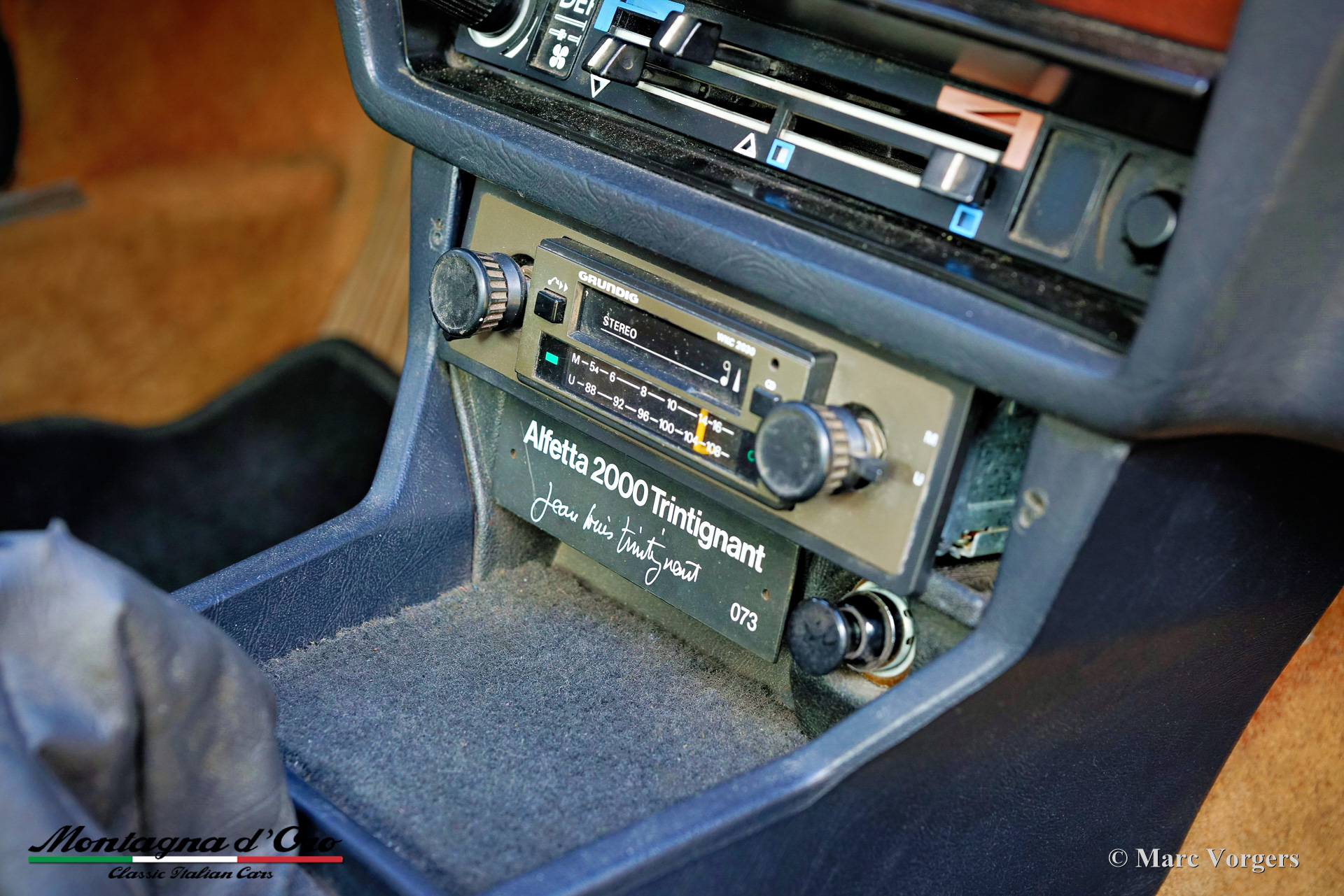 Alfa-Romeo-Alfetta-2000-Trintignant-1984-Rosso-Veneziano-AR537-33