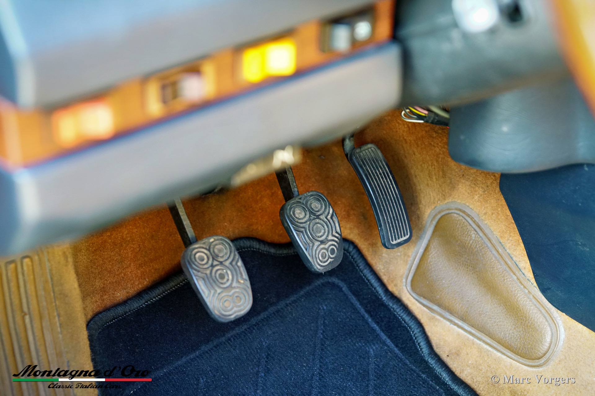 Alfa-Romeo-Alfetta-2000-Trintignant-1984-Rosso-Veneziano-AR537-34