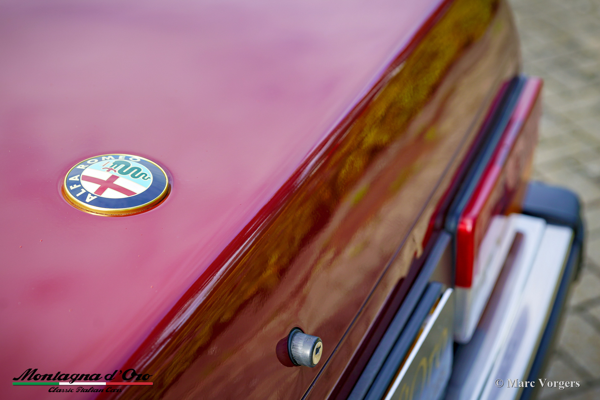 Alfa-Romeo-Alfetta-2000-Trintignant-1984-Rosso-Veneziano-AR537-39