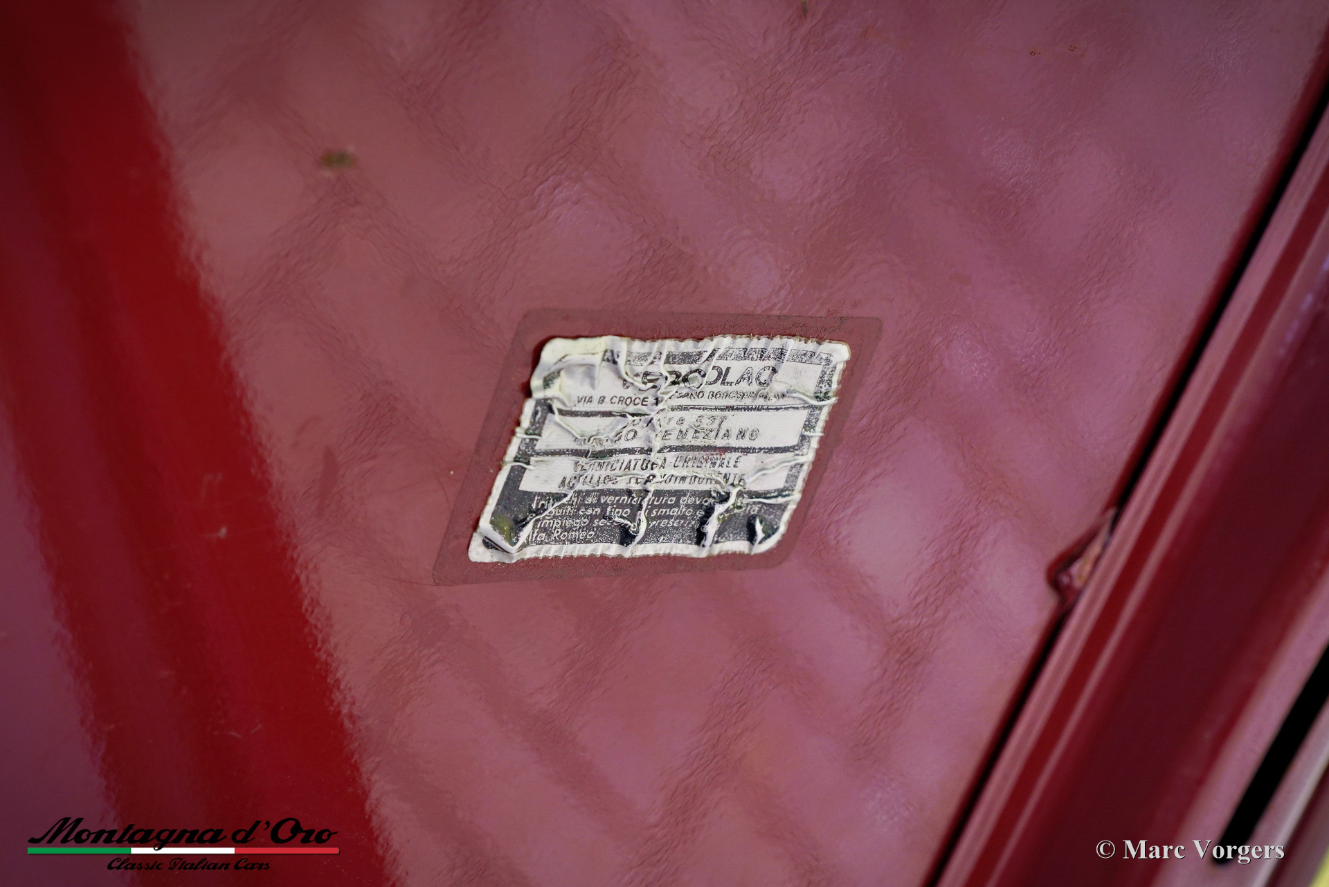 Alfa-Romeo-Alfetta-2000-Trintignant-1984-Rosso-Veneziano-AR537-40