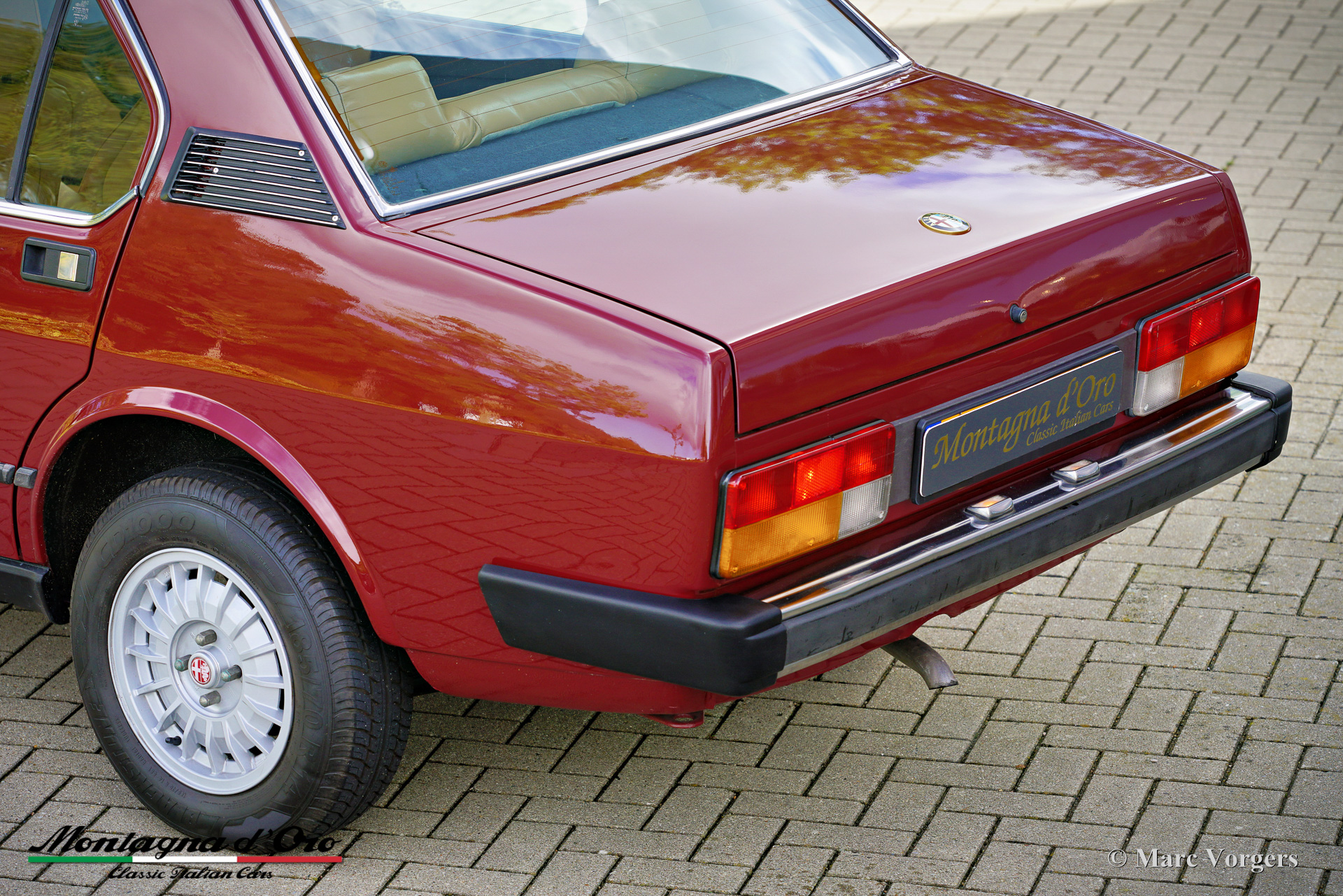 Alfa-Romeo-Alfetta-2000-Trintignant-1984-Rosso-Veneziano-AR537-41