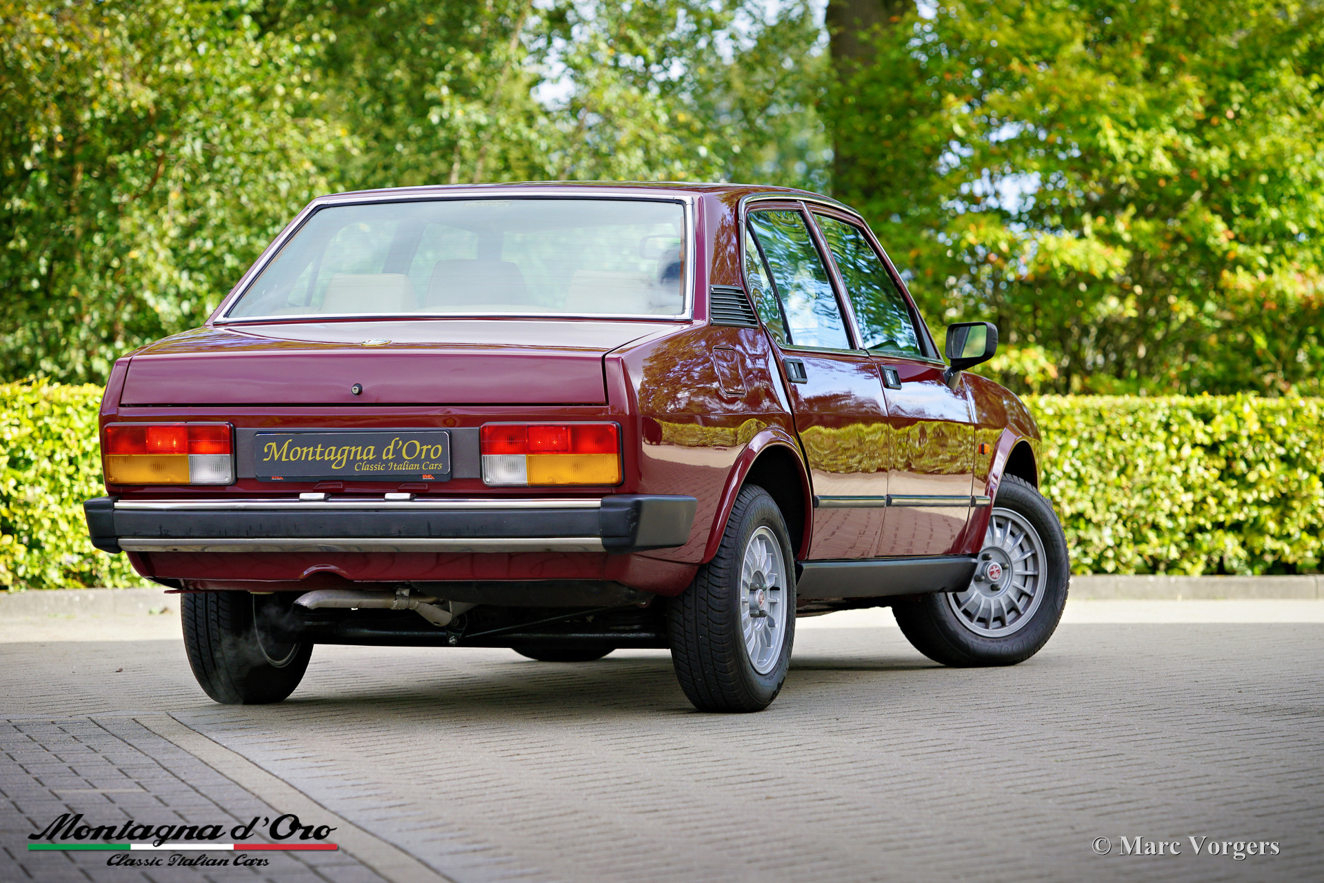 Alfa-Romeo-Alfetta-2000-Trintignant-1984-Rosso-Veneziano-AR537-45