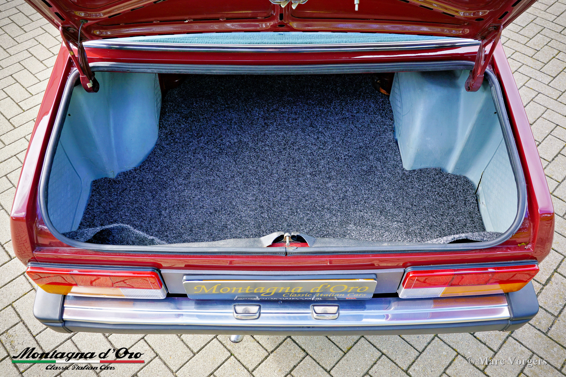 Alfa-Romeo-Alfetta-2000-Trintignant-1984-Rosso-Veneziano-AR537-47