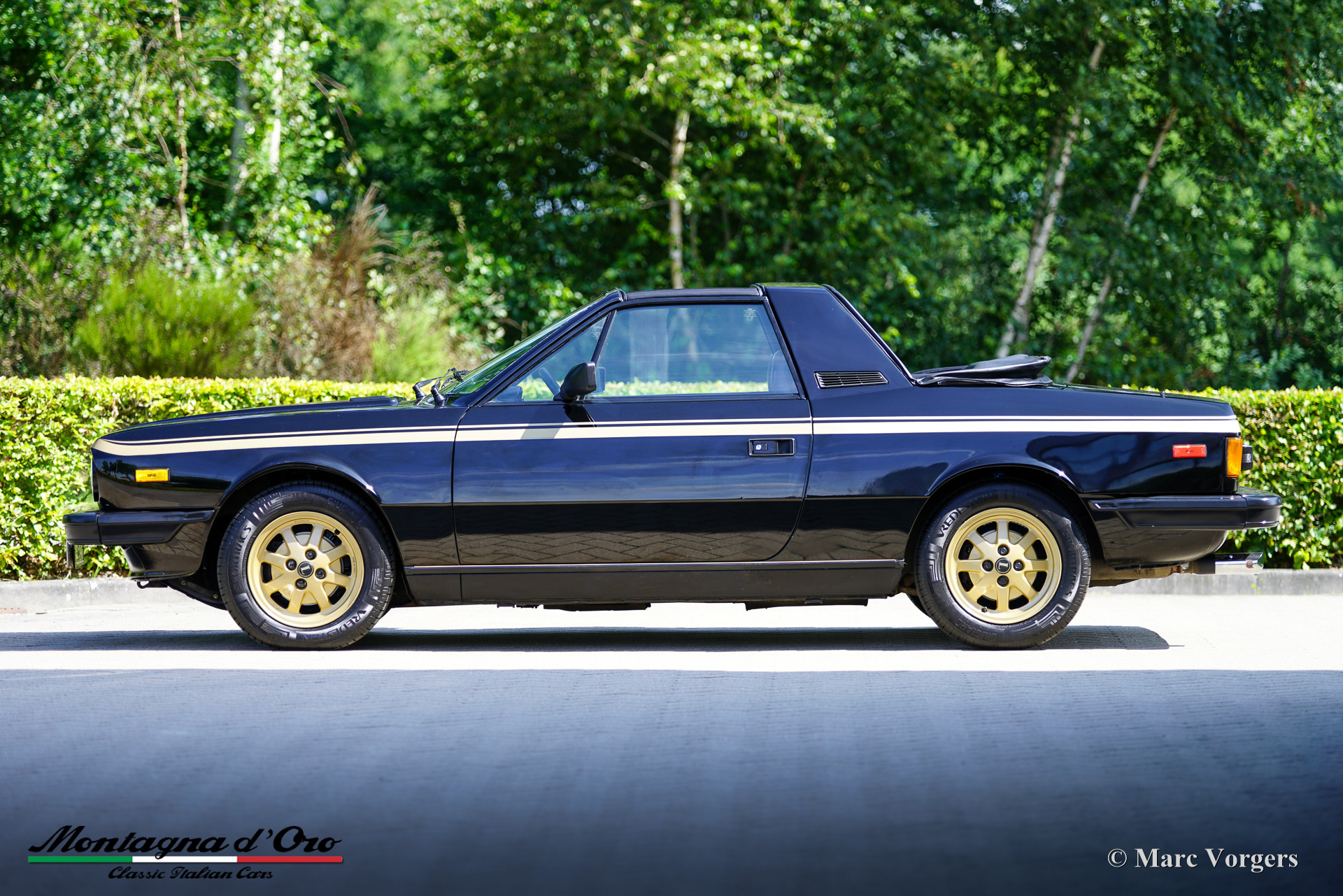 Lancia-Beta-2000-Spider-Zagato-1981-John-Player-Special-Black-Gold-02