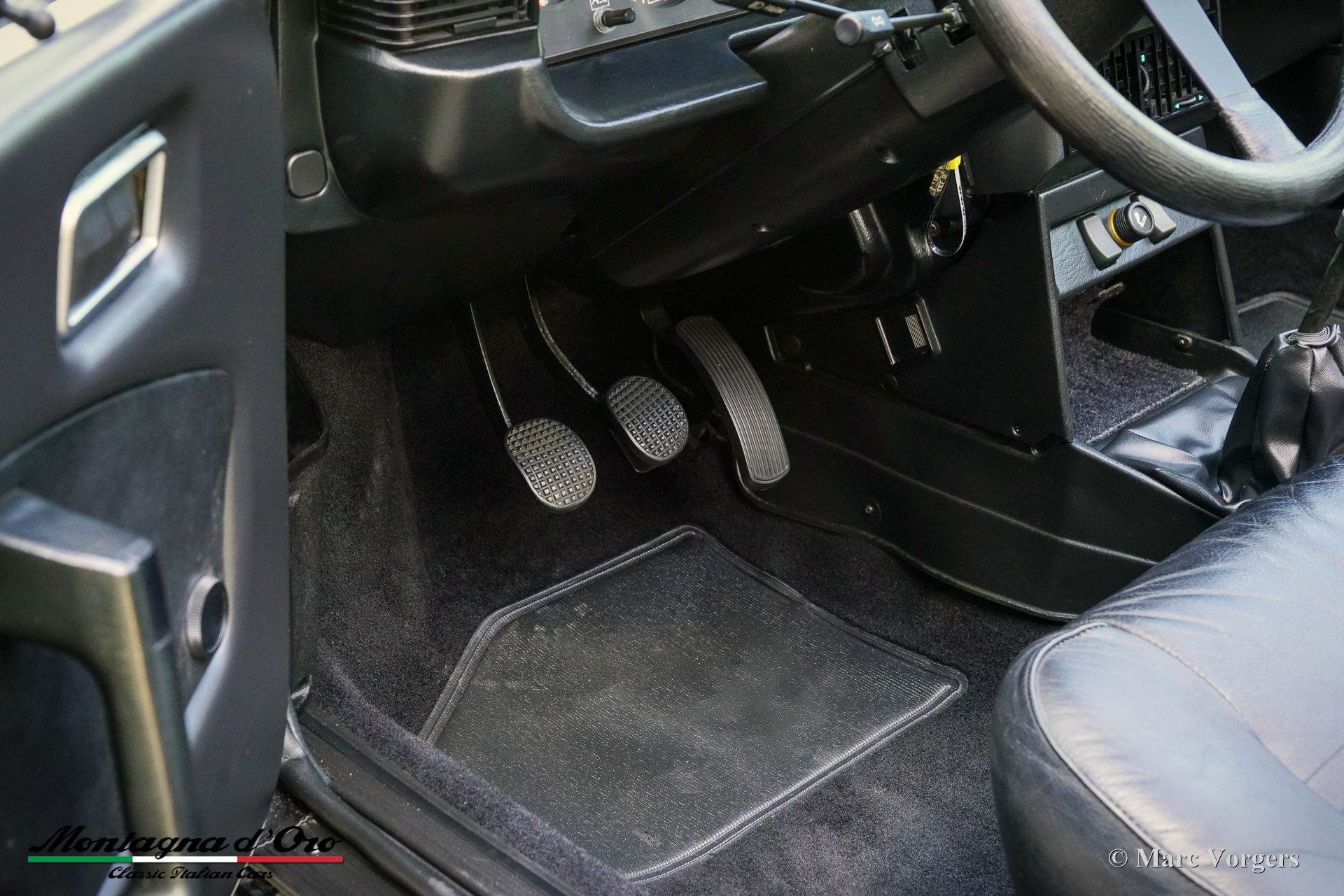 Lancia-Beta-2000-Spider-Zagato-1981-John-Player-Special-Black-Gold-08