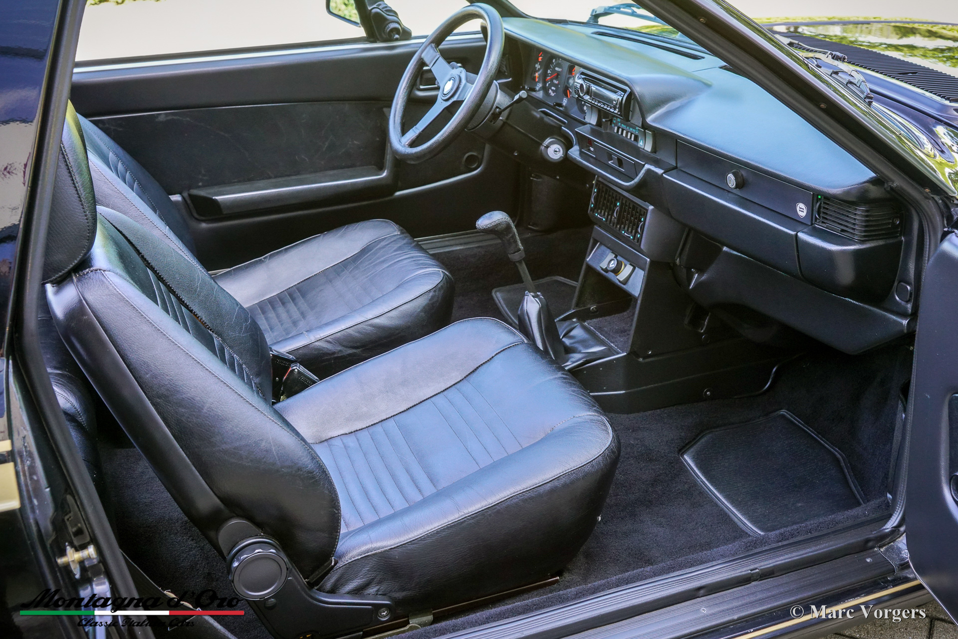 Lancia-Beta-2000-Spider-Zagato-1981-John-Player-Special-Black-Gold-13