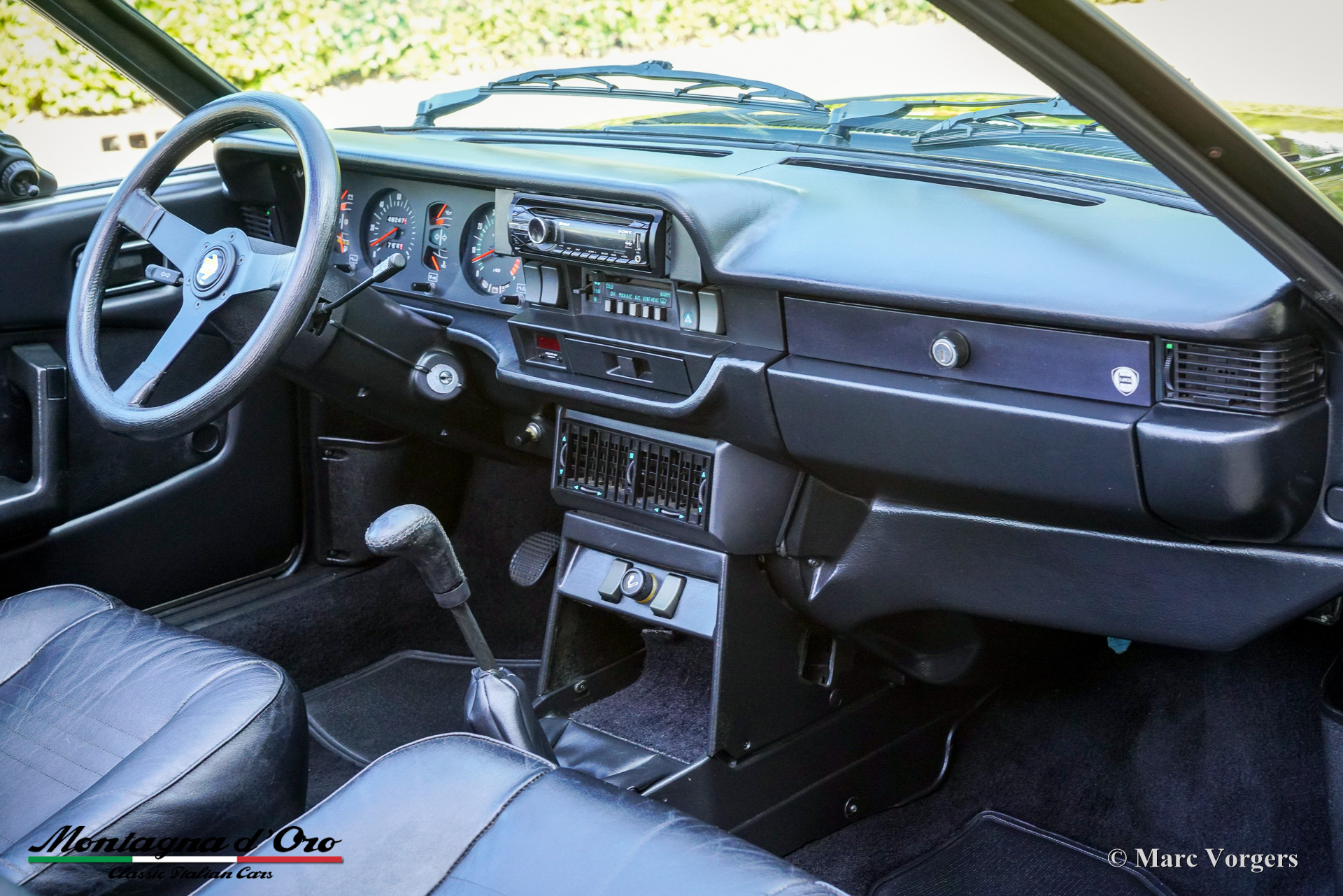 Lancia-Beta-2000-Spider-Zagato-1981-John-Player-Special-Black-Gold-14