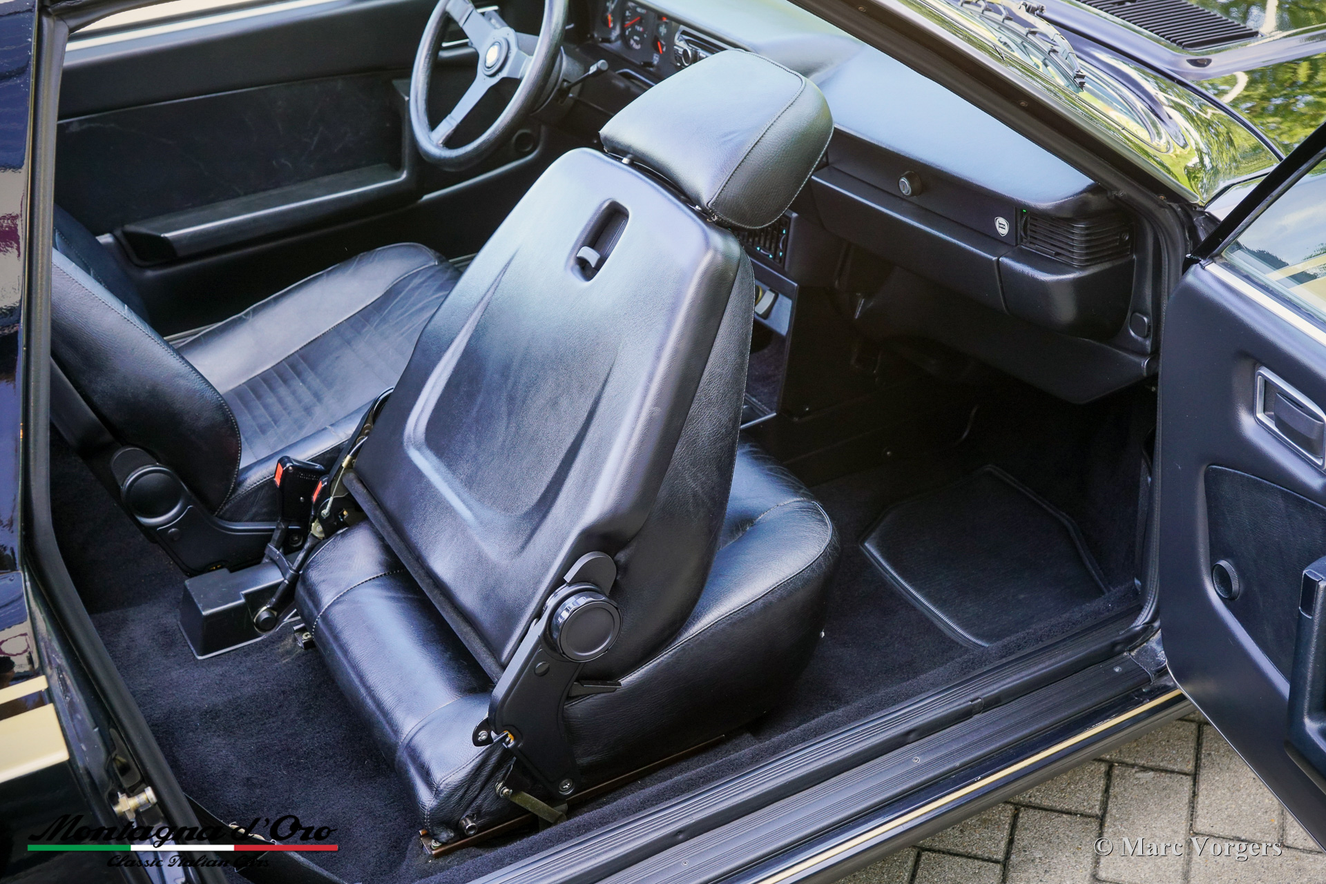 Lancia-Beta-2000-Spider-Zagato-1981-John-Player-Special-Black-Gold-17