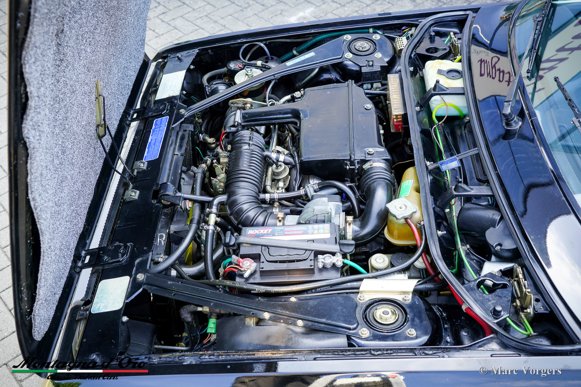 Lancia-Beta-2000-Spider-Zagato-1981-John-Player-Special-Black-Gold-23