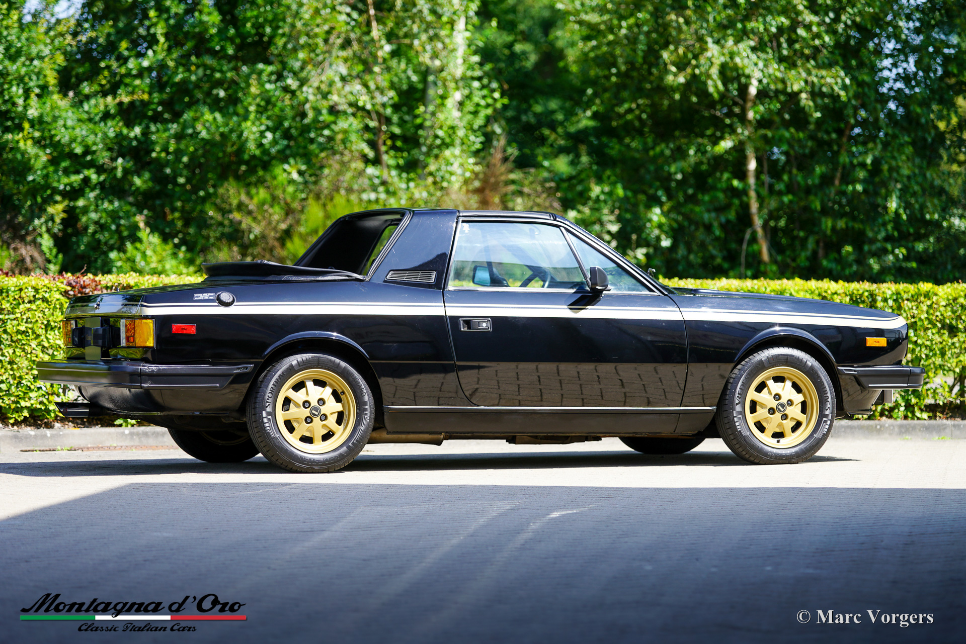 Lancia-Beta-2000-Spider-Zagato-1981-John-Player-Special-Black-Gold-30