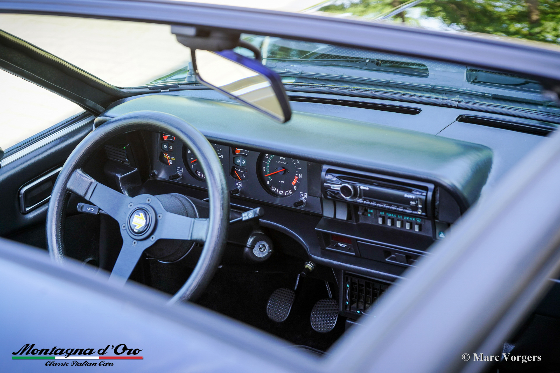 Lancia-Beta-2000-Spider-Zagato-1981-John-Player-Special-Black-Gold-41