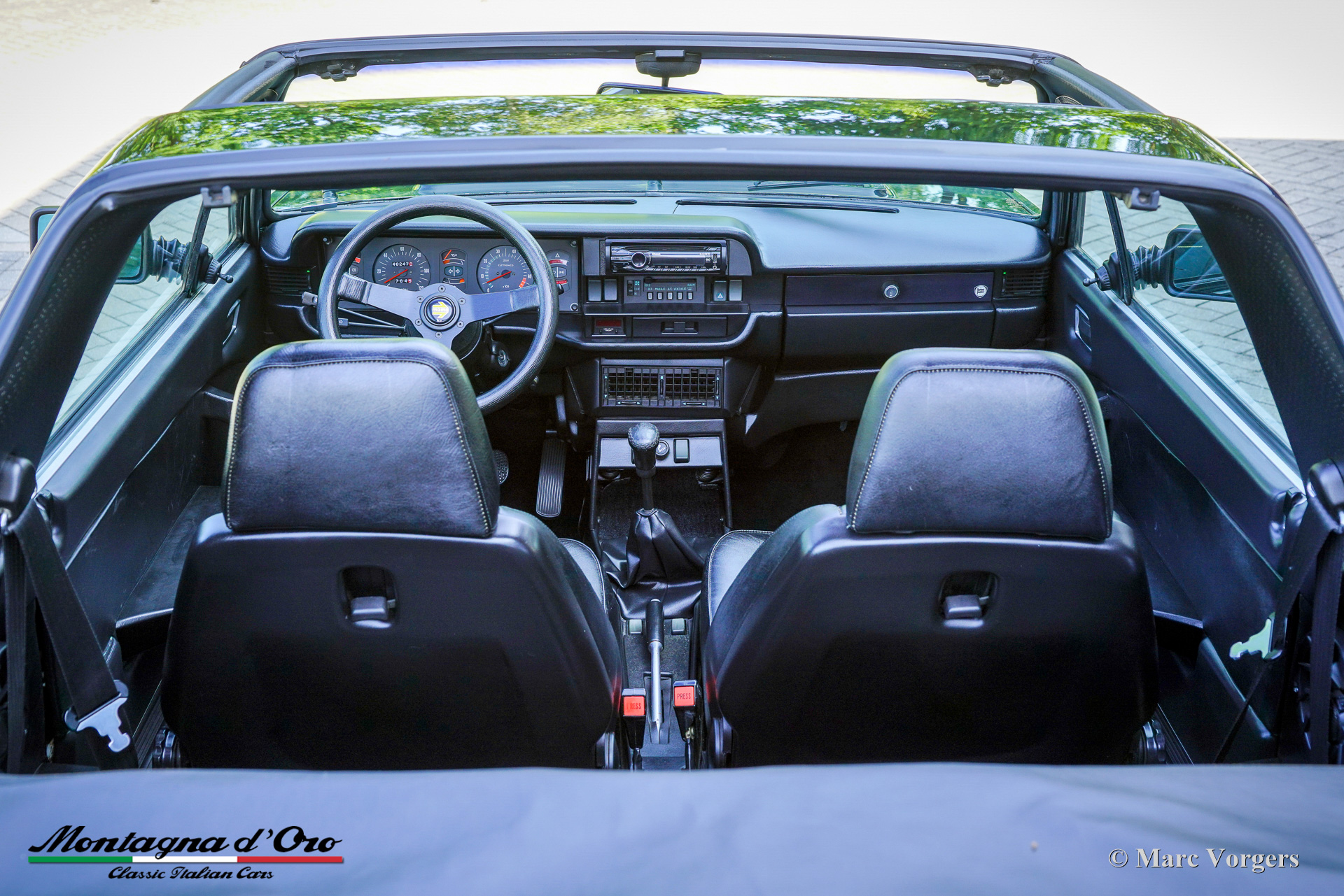 Lancia-Beta-2000-Spider-Zagato-1981-John-Player-Special-Black-Gold-42