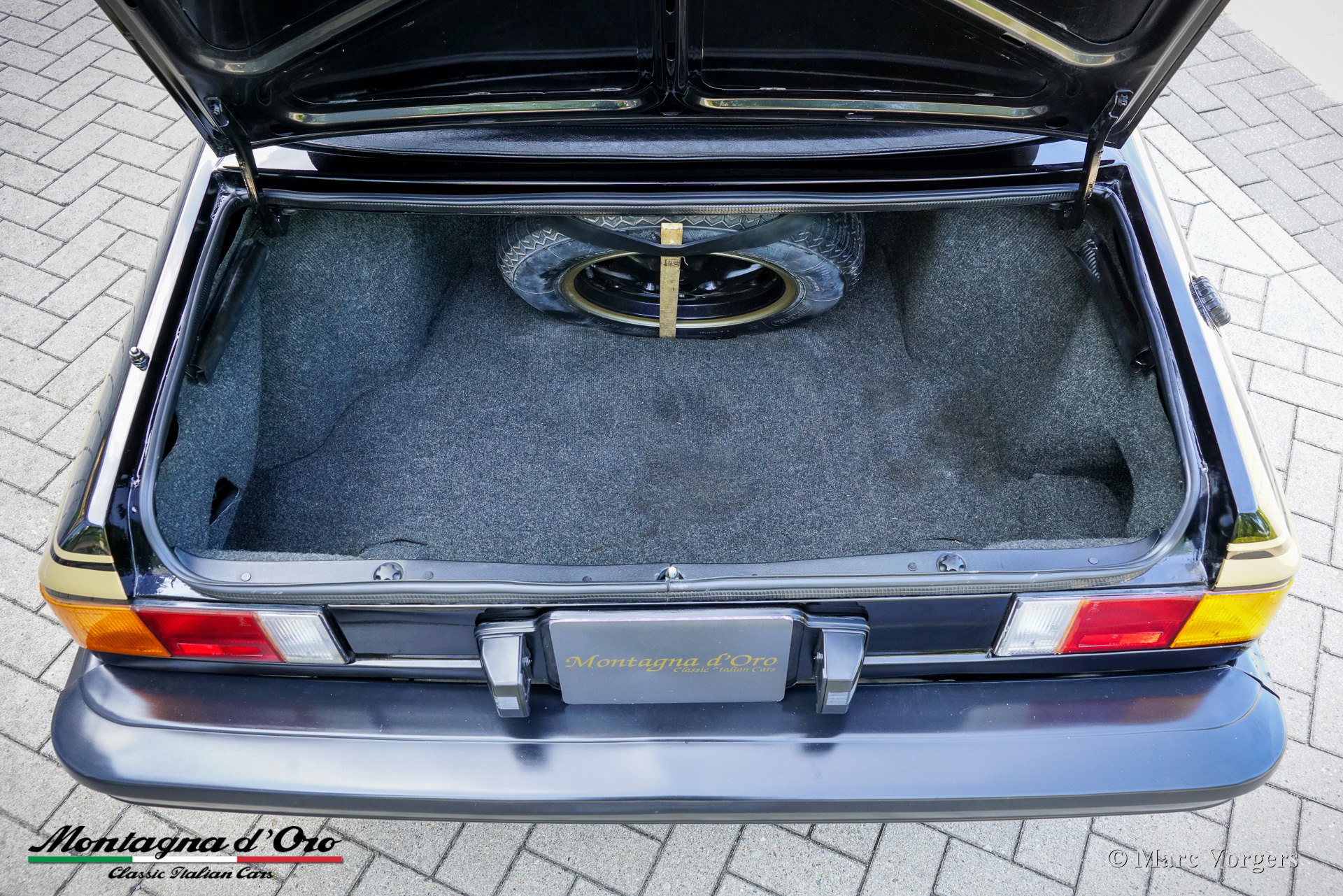 Lancia-Beta-2000-Spider-Zagato-1981-John-Player-Special-Black-Gold-62