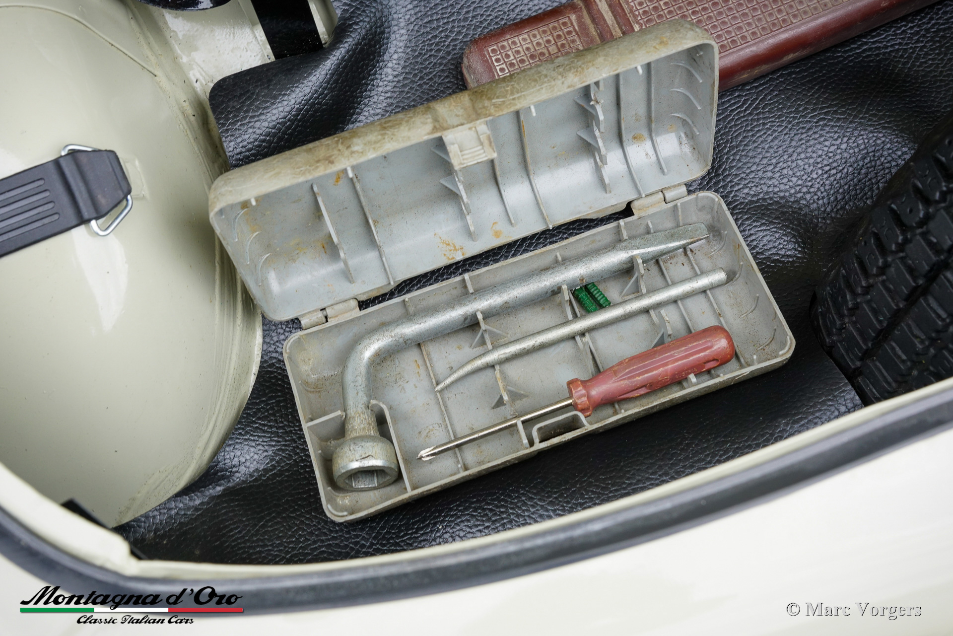 Fiat_120_Nuova_500_Giardiniera_1965_Grey_Beige_23