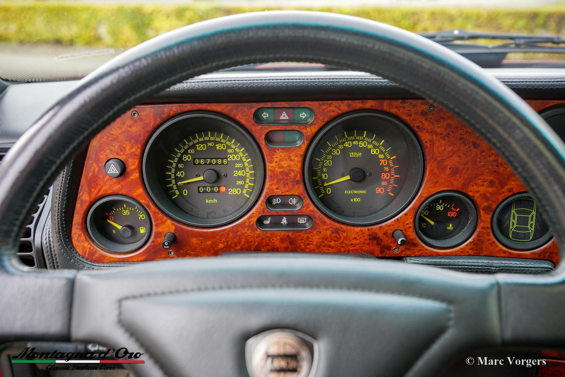 Lancia_Thema_Ferrari_8_32_1988_Rosso_Winner_Red_Rouge_Rot_Metallic_06