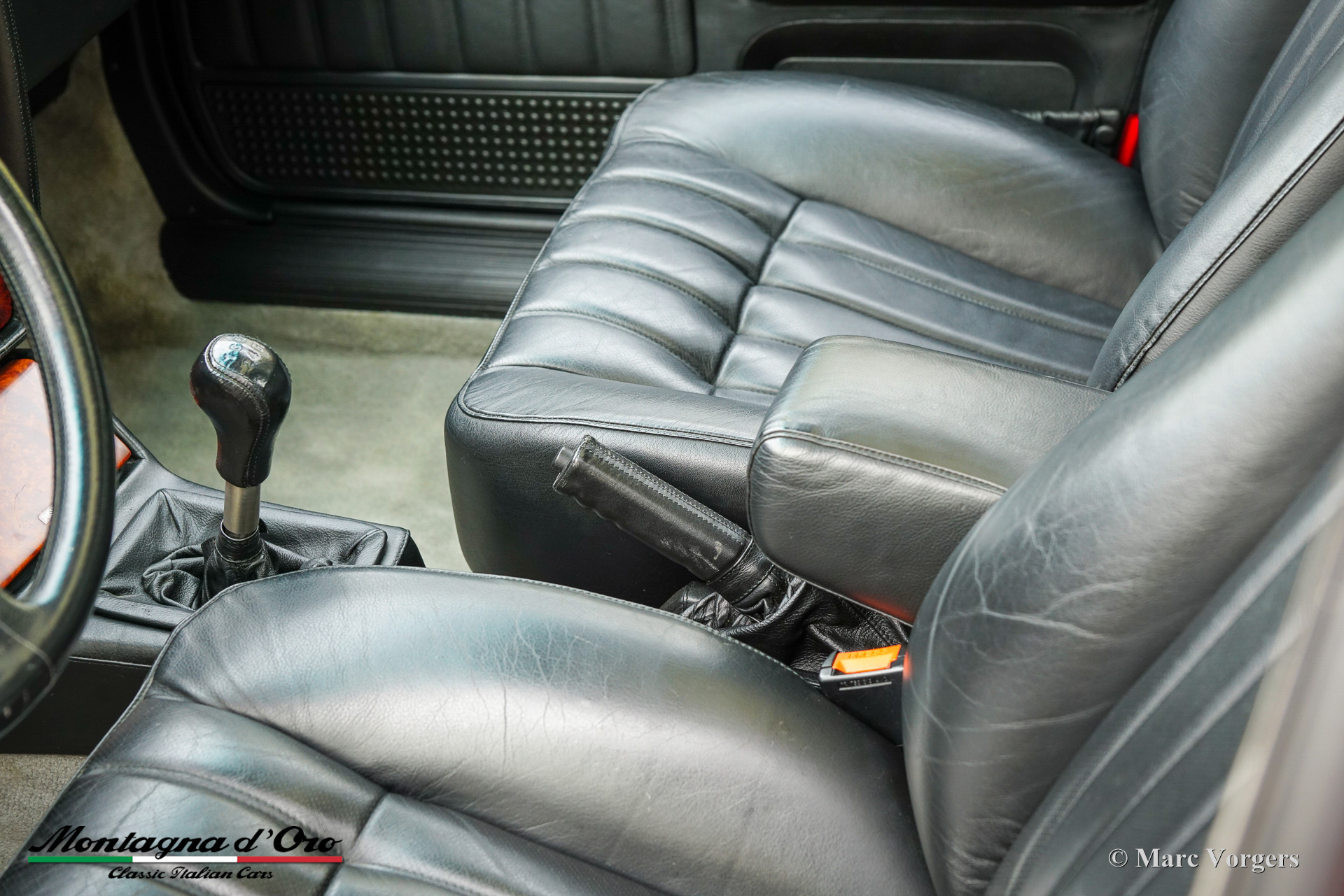 Lancia_Thema_Ferrari_8_32_1988_Rosso_Winner_Red_Rouge_Rot_Metallic_09