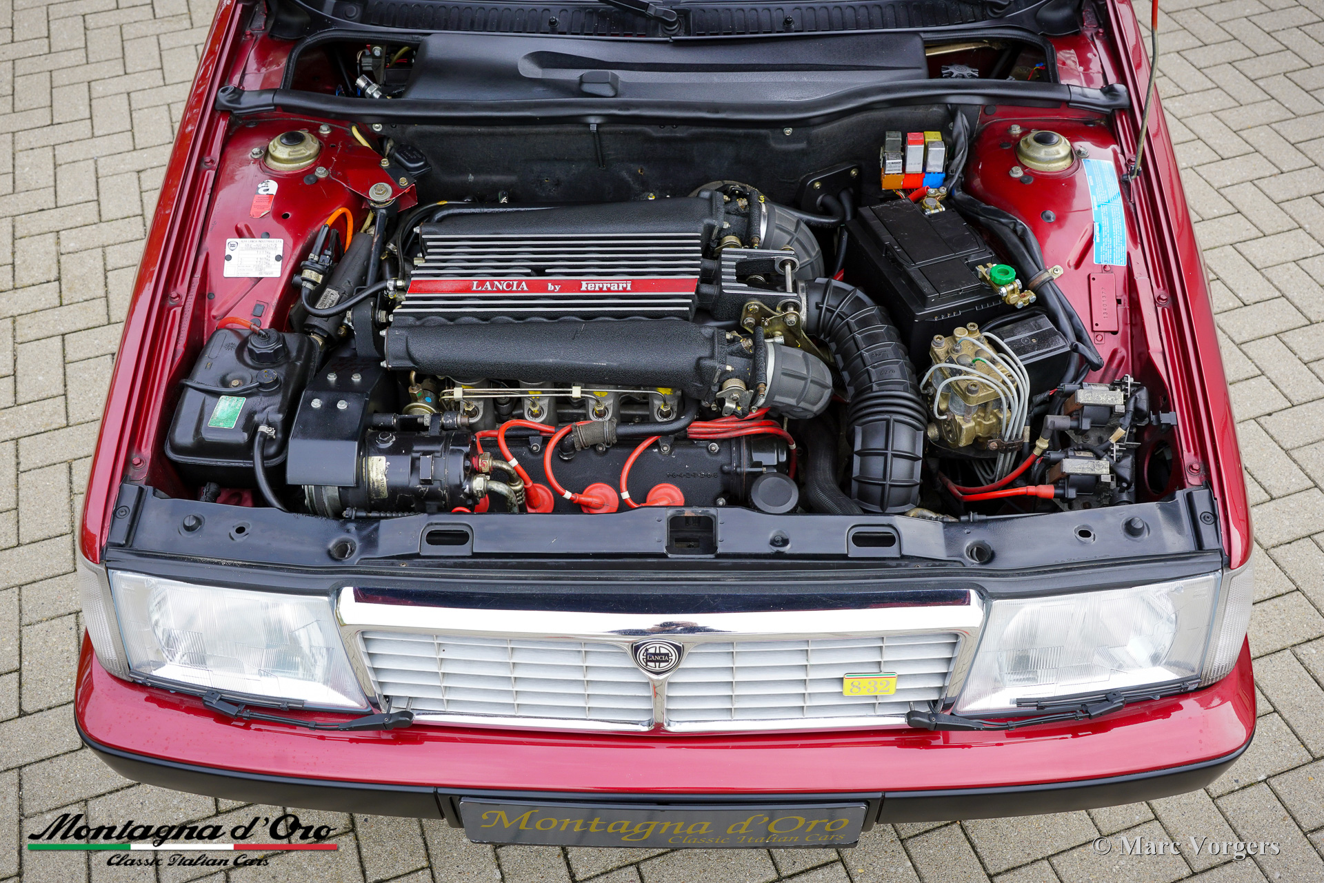 Lancia_Thema_Ferrari_8_32_1988_Rosso_Winner_Red_Rouge_Rot_Metallic_26