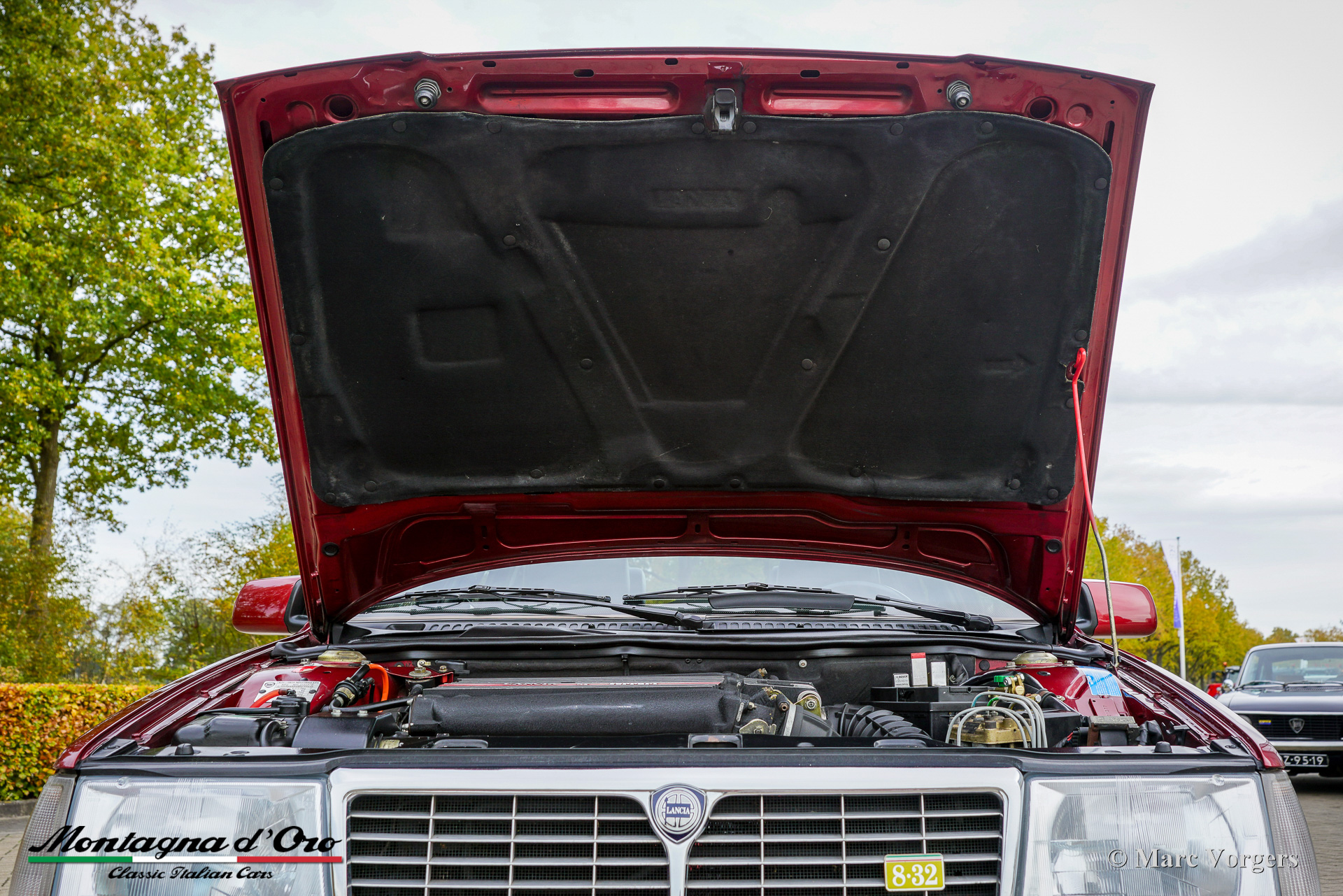 Lancia_Thema_Ferrari_8_32_1988_Rosso_Winner_Red_Rouge_Rot_Metallic_27