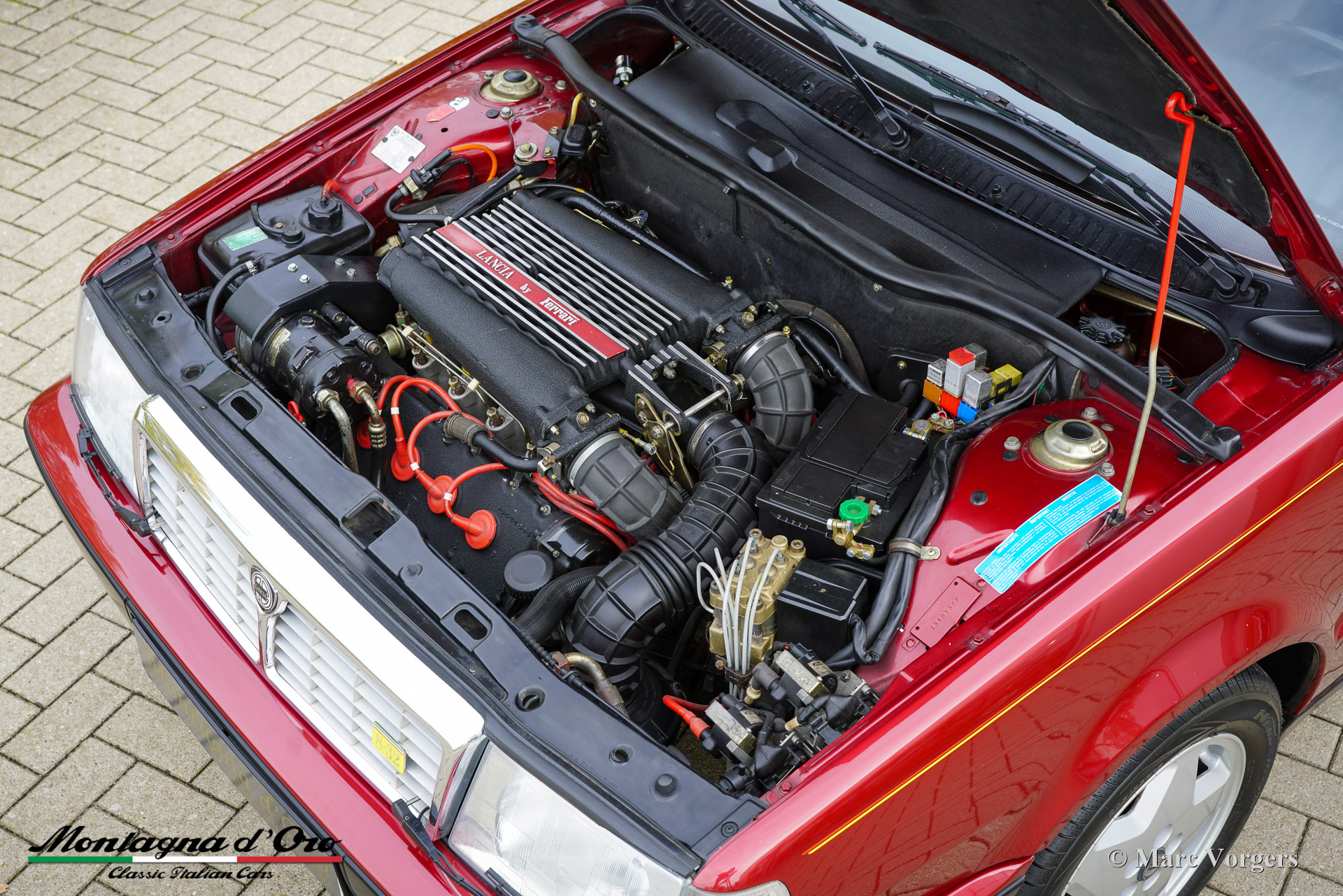 Lancia_Thema_Ferrari_8_32_1988_Rosso_Winner_Red_Rouge_Rot_Metallic_28