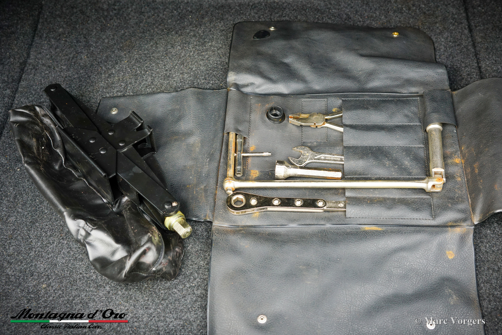 Lancia_Thema_Ferrari_8_32_1988_Rosso_Winner_Red_Rouge_Rot_Metallic_70