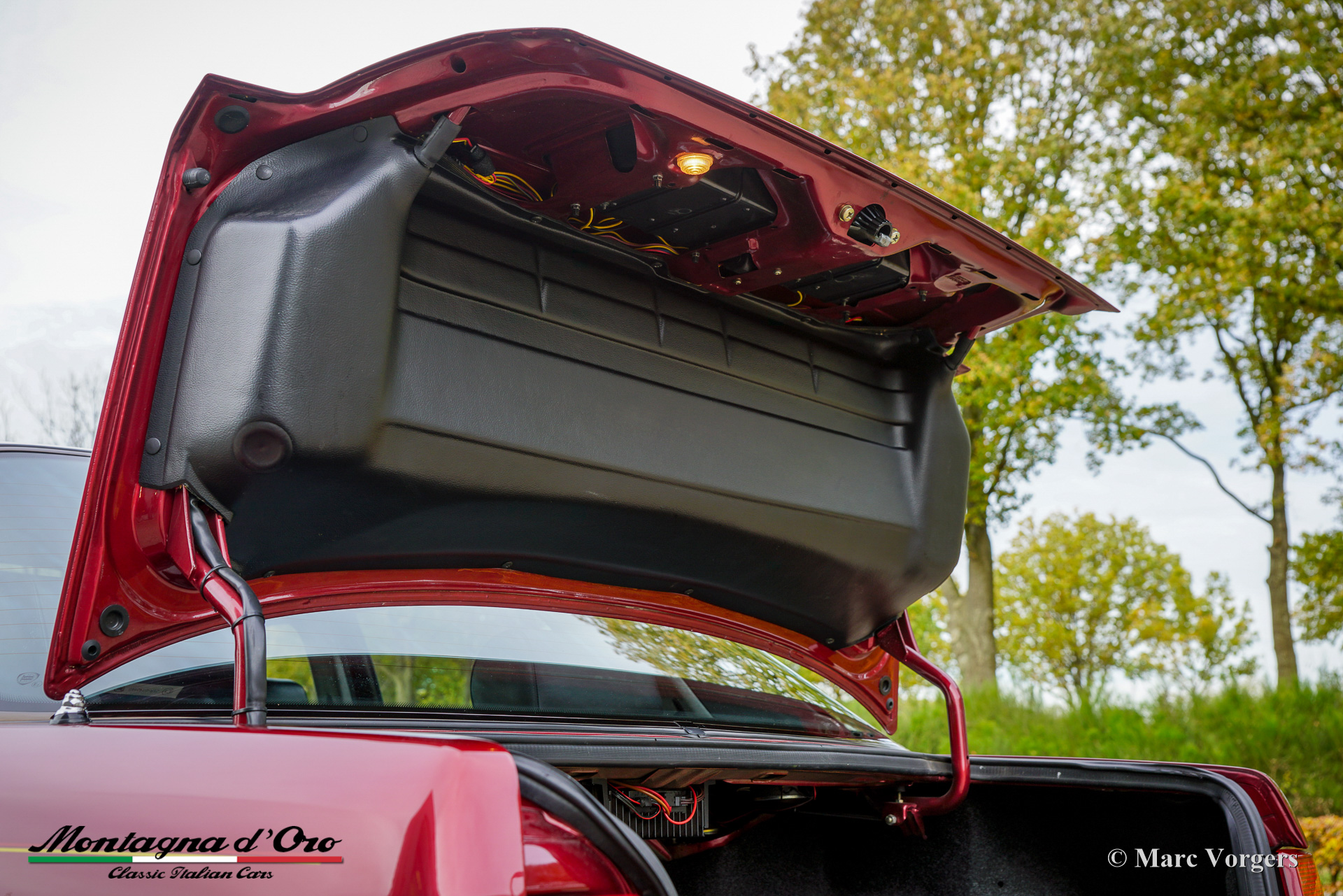 Lancia_Thema_Ferrari_8_32_1988_Rosso_Winner_Red_Rouge_Rot_Metallic_71